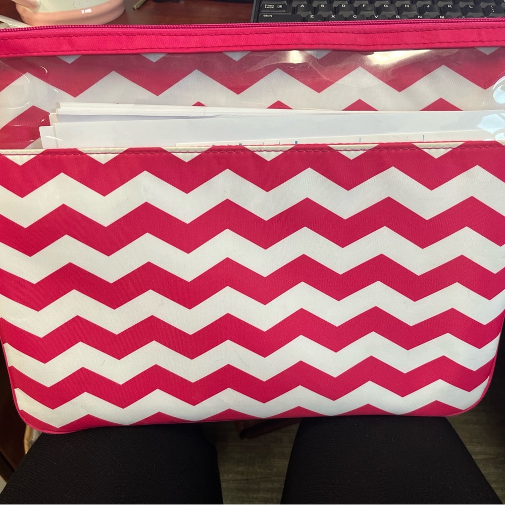 Thirty one Pink and White Chevron zip document holder